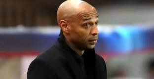 Барселона разглеждала  Анри за старши-треньор