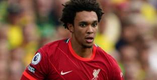  Невил сравни Трент с Бекъм 