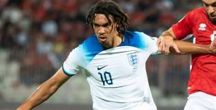 Саутгейт: Трент ни дава нещо друго като полузащитник