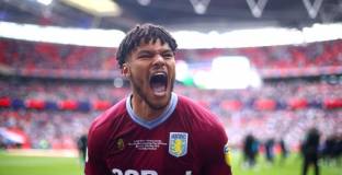 Варан, Кунде и Мингс попаднаха в списъка на Ман Юнайтед