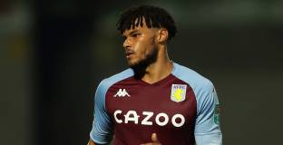 Астън Вила продължи с Мингс