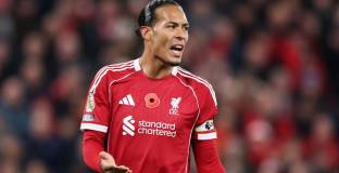 Ван Дайк остава верен на Ливърпул