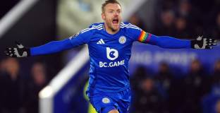 Невил съветва Варди да остане в Лестър 