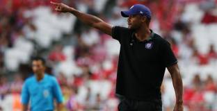 Компани: Престанете да ме сравнявате с Гуардиола