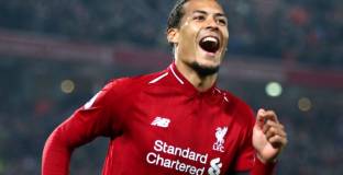 Марк Лоуренсън: Ван Дайк е добър както Тери и Адамс 