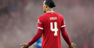 Ван Дайк: Не трябва да мислим за четири трофея, а да печелим всеки мач