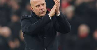 Слот реагира на освиркванията към Трент