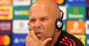 Слот:  Единственият начин е да го преживеем