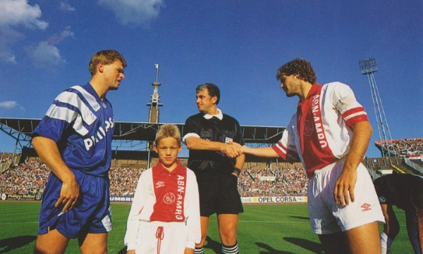 Деветгодишният Снайдер на мача Аякс - ПСВ.