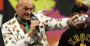 Усик и Фюри пристигнаха официално в Саудитска Арабия