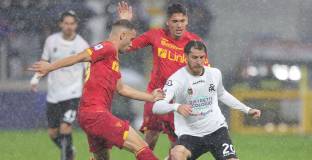 Специя - Лече 0:0 