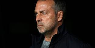 Флик разбира ситуацията в Барса, но иска крило