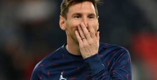 Меси игнорира обажданията от Барселона