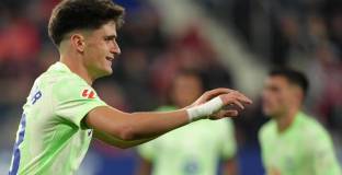 Пау Виктор може да премине в Байер