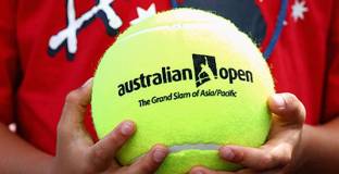 Синер и Алкарас научиха съперниците си в първия кръг на Australian Open