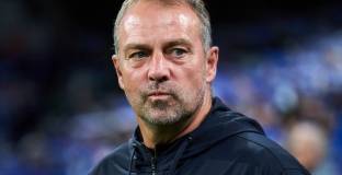 Флик предпочита да изчака с новия договор