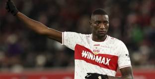 Милан търси заместник на Жиру в Щутгарт