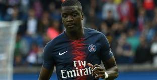 Нюкасъл договори защитник  на ПСЖ 