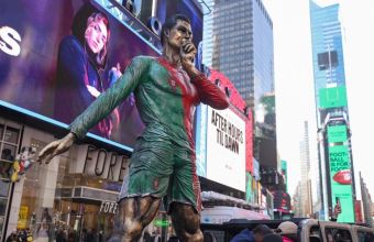 Издигнаха статуя на Роналдо в Ню Йорк, по случай 40-я рожден ден на футболиста. 