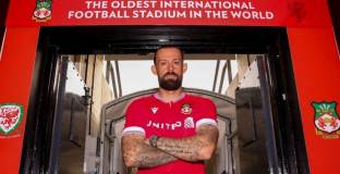 Стивън Флетчър се присъедини към Рексъм 