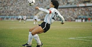 Съдът забрани продажбата на „Златната топка” на Марадона