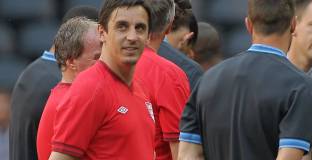 Невил: Никой съдия не бива да отменя гола на Черки