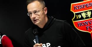 Унгарски министър стана президент на клуб