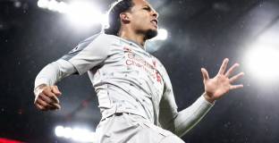 Ван Дайк - първият централен защитник с гол и асистенция в мач от ШЛ