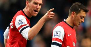 Мертезакер съветва Йозил да подобри формата си