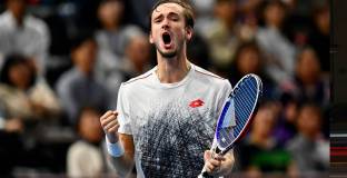  Медведев стигна до 1/2-финалите Australian Open след обрат