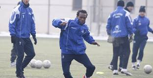 Бивш играч на Левски дебютира за Верея при равенство с румънци