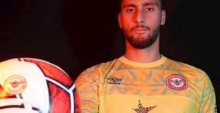   Брентфорд подписа със Стракоша