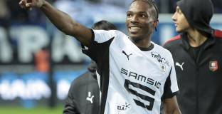 Челси следи двама от Лига 1