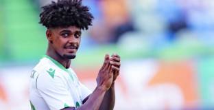 Валенсия продължи с Корея