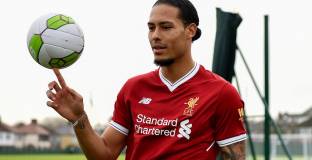 Ван Дайк: Юнайтед трябва да помогне на себе си, а не на нас