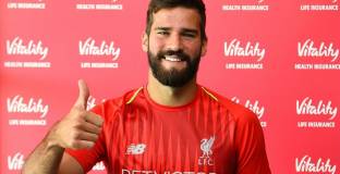 Ливърпул продължи с Алисон