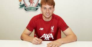  Ван ден Берг продължи с Ливърпул и премина в Шалке 04