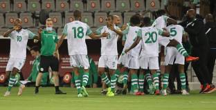 Коморските острови е с полеви играч на вратата и с човек по-малко срещу Камерун