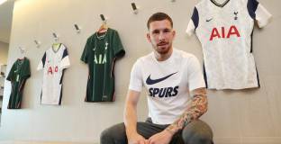 Тотнъм обяви за трансфера на Хьойберг