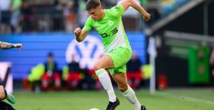 Тотнъм преговаря за защитник на Волфсбург 