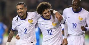 Франция бие в мач без значение