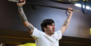 Хау: Тонали се справя много добре със ситуацията 