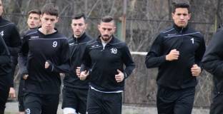 Бивш играч на Стяуа започна тренировки с Локо Пловдив