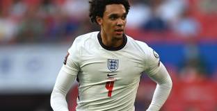 Трент обясни името на фланелката си 