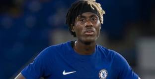 Челси иска да продължи с Чалоба