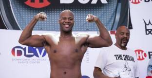 Брайън победи Стивърн в битка за титлата във WBA