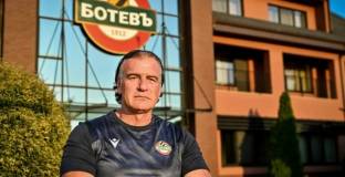 Иван Цветанов също напуска Ботев Пловдив 