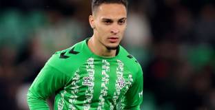 Антони има 10 гола в 19 мача за Бетис, а в Ман Юнайтед 12 попадения в 96 срещи