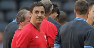 Невил: Ман Сити няма ядрото за спечелване на титлата