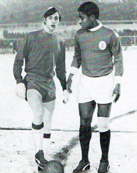 1969 година. Кройф и Еузебио се срещат на амстердамския сняг.